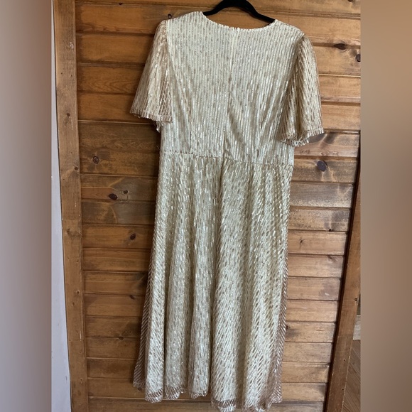 Ivy City Co Gold Midi Dress - Picture 4 of 10
